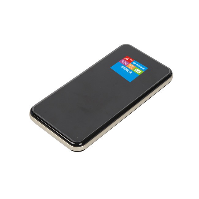 एलसीडी डिस्प्ले स्क्रीन और पावर बैंक रूटर